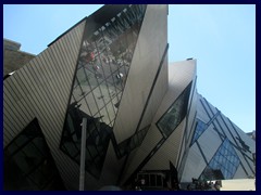 Toronto Bus Tour 140 - Royal Ontario Museum